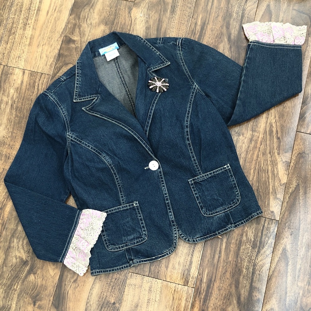 Elegant Women's Dark Denim Blazer with Lace Cuffs, M